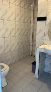 Bilik mandi di Villa Meilody 5 - JeJe space