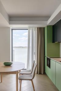 Køkken eller tekøkken på Lake Sunsets at Verona Residence Mamaia