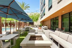 Home2 Suites by Hilton Las Vegas Convention Center - No Resort Fee内部或周边的泳池