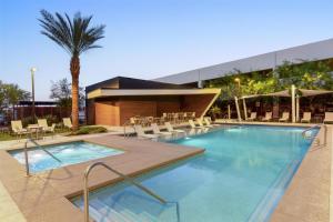 Home2 Suites by Hilton Las Vegas Convention Center - No Resort Fee内部或周边的泳池