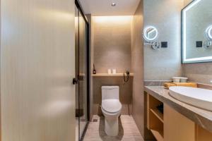 A bathroom at 潍坊临朐万信至格酒店