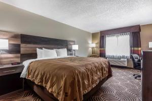 Ένα ή περισσότερα κρεβάτια σε δωμάτιο στο Quality Inn & Suites Salisbury South +48 φωτογραφίες