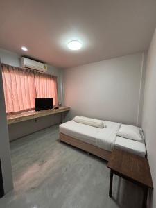 A bed or beds in a room at Lithai Guesthouse