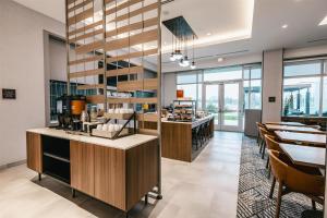 Homewood Suites By Hilton Buford Mall Of Ga的厨房或小厨房