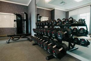 Homewood Suites By Hilton Buford Mall Of Ga的健身中心和/或健身设施