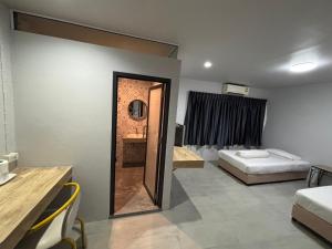A bed or beds in a room at Lithai Guesthouse