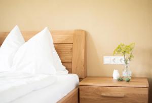 Postel nebo postele na pokoji v ubytování Gästehaus Erika - by myNests