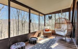 Posezení v ubytování Cozy Days Hideaway - Modern rustic vibes mountain views