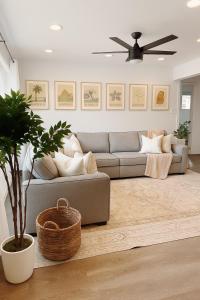 Photo de la galerie de l'établissement Hale Moana Retreat AC Walk to Ocean and Spacious Family Stay, à Laie