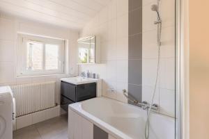 Et badeværelse på Bel appartement centre climatisé parking privé + 15 billeder