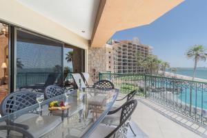 a table and chairs on a balcony with a view of the ocean at Sonoran Sea in Campo del Medio