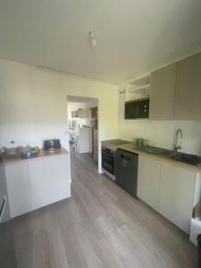 Dapur atau dapur kecil di Appartement cosy toulon