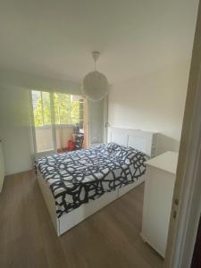 Katil atau katil-katil dalam bilik di Appartement cosy toulon