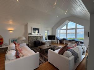 Χώρος καθιστικού στο Frontline Beach House access via private steps