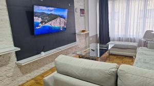 Un televizor și/sau centru de divertisment la Sara City Center
