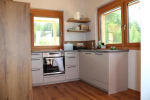 Kuchyň nebo kuchyňský kout v ubytování Modriach-Chalet