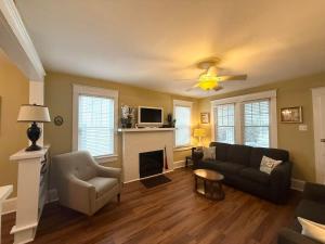 Μια τηλεόραση ή/και κέντρο ψυχαγωγίας στο Norfolk street 120