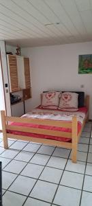a bedroom with a bed in a room at Studio des cimes in Bussang