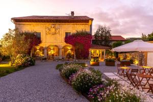A garden outside Casona Las Cinco Calderas