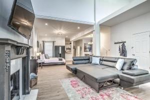 TV a/nebo společenská místnost v ubytování Hidden Gem | JZ Vacation Rentals