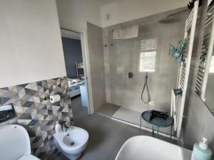A bathroom at Il Giardino di Anna - Charming rooms in Cagliari
