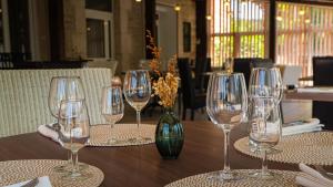 Nápoje v ubytování Logis Hôtel L'Orée des Charmes et son restaurant L'évYdenCe