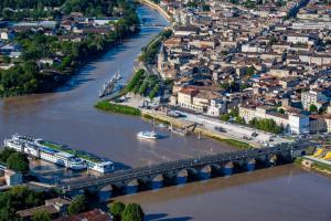an aerial view of a river with a bridge at Appartement neuf en centre ville de Libourne in Libourne