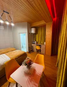 Postel nebo postele na pokoji v ubytování Sairme Glampings