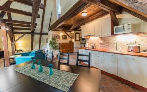 Kuchyň nebo kuchyňský kout v ubytování Latrán 43 apartments