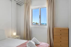 Letto o letti in una camera di Castillo sohail townhouse near the beach by Costarentals - Ref 101