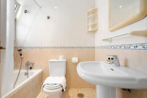 Bagno di Castillo sohail townhouse near the beach by Costarentals - Ref 101