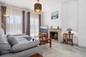 Area soggiorno di Castillo sohail townhouse near the beach by Costarentals - Ref 101