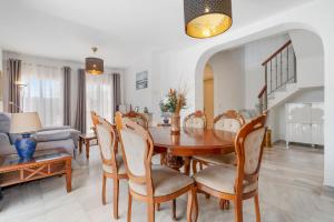 Area soggiorno di Castillo sohail townhouse near the beach by Costarentals - Ref 101