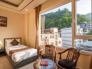 Nespecifikovaný výhled na hory nebo výhled na hory při pohledu z hotelu