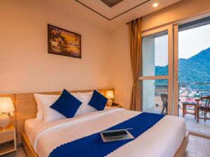 Nespecifikovaný výhled na hory nebo výhled na hory při pohledu z hotelu