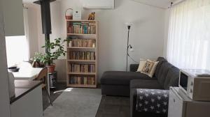 a living room with a couch and a book shelf at Taali Hoovimaja in Jaakna