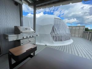 an outdoor kitchen with a dome tent on a deck at Necoana Glamping Annovillasグランピング in Fujikawaguchiko