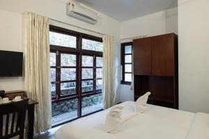 Ein Bett oder Betten in einem Zimmer der Unterkunft Avadale Munnar (Stag Groups Not Allowed)