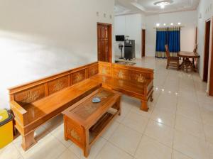 Televisyen dan/atau pusat hiburan di Griyaponcowolo Syariah Full Furnished Family Home in Central Jogja