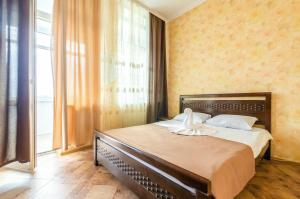 Postel nebo postele na pokoji v ubytování Шикарная видовая 2-комнатная квартира в Центре Киева