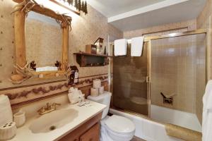 Et badeværelse på Mountain Hideaway on Maryland #2494