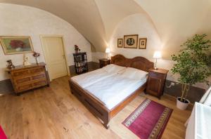Postel nebo postele na pokoji v ubytování Latrán 43 apartments