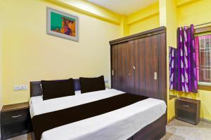 a bedroom with a large bed in a room at Hotel O Heaven Inn in Gwalior