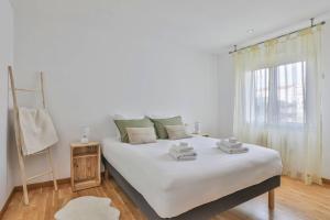 En eller flere senge i et værelse på Villa au calme, proche de la mer