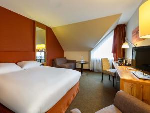 Uma cama ou camas num quarto em Mövenpick Hotel Egerkingen