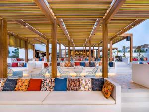 Posezení v ubytování SO/ Sotogrande Spa & Golf Resort Hotel