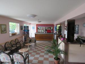 The lobby or reception area at Hotel Cliff