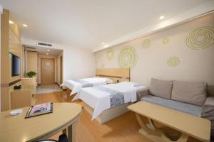 Ένα ή περισσότερα κρεβάτια σε δωμάτιο στο GreenTree Inn Chifeng Ningcheng County Bus Station Branch +187 φωτογραφίες