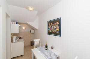 Kuchyňa alebo kuchynka v ubytovaní Apartments Pavle