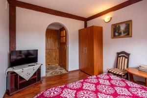 a bedroom with a bed and a flat screen tv at Zajazd Milówka in Węgliniec +33 photos